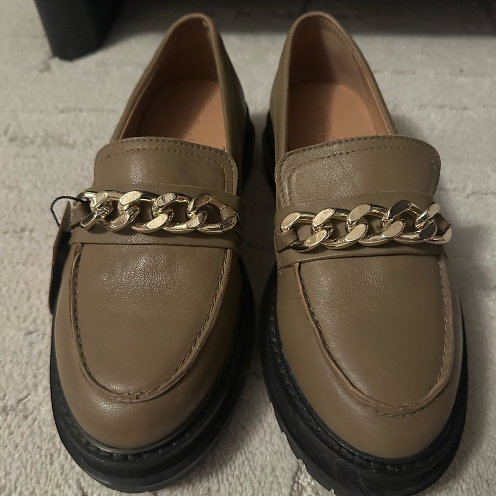 NWT Crevo Francine Women’s Leather Chain-Trim Loafers